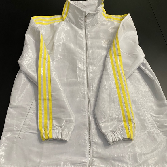 Adidas wind breaker size Medium - Picture 6 of 6